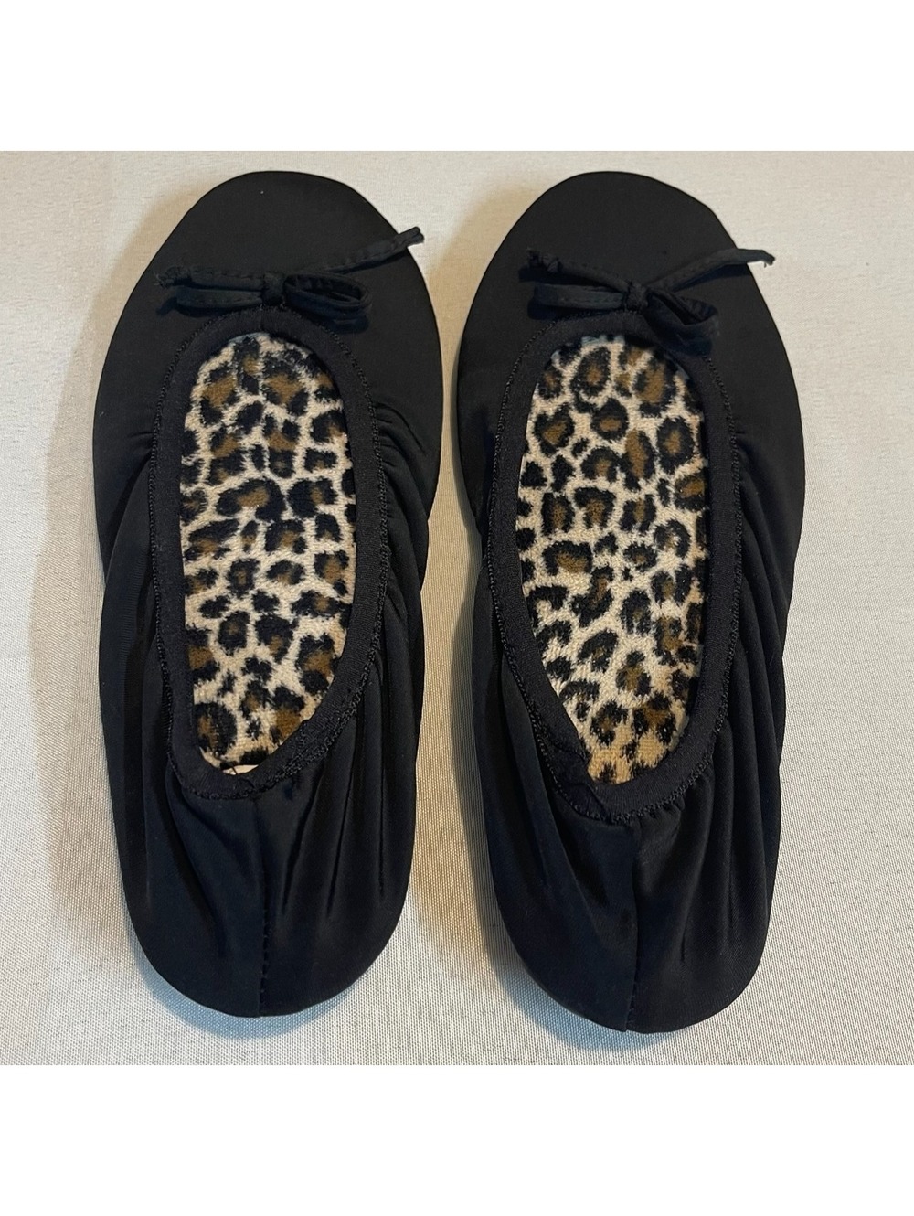 Dearfoams Slippers Women's size 7-8 Black Slippers